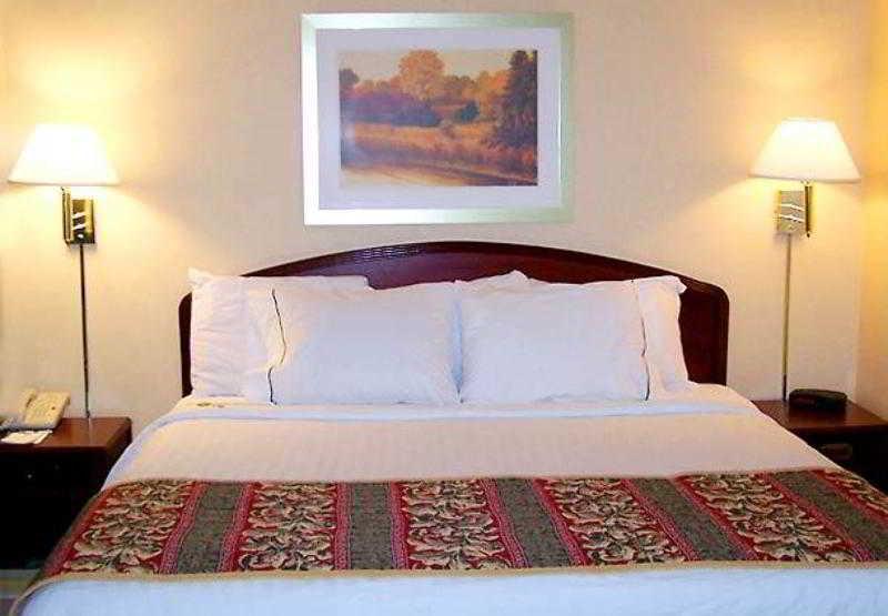 Courtyard By Marriott Bentonville Bilik gambar