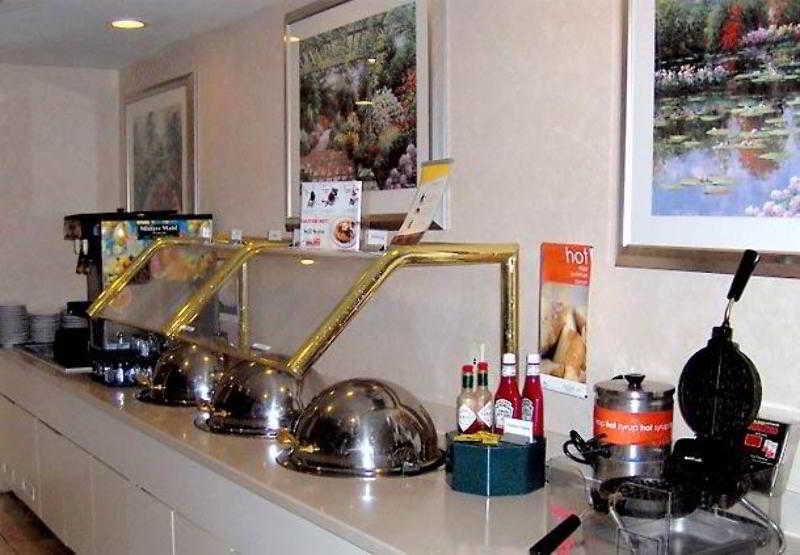 Courtyard By Marriott Bentonville Restoran gambar
